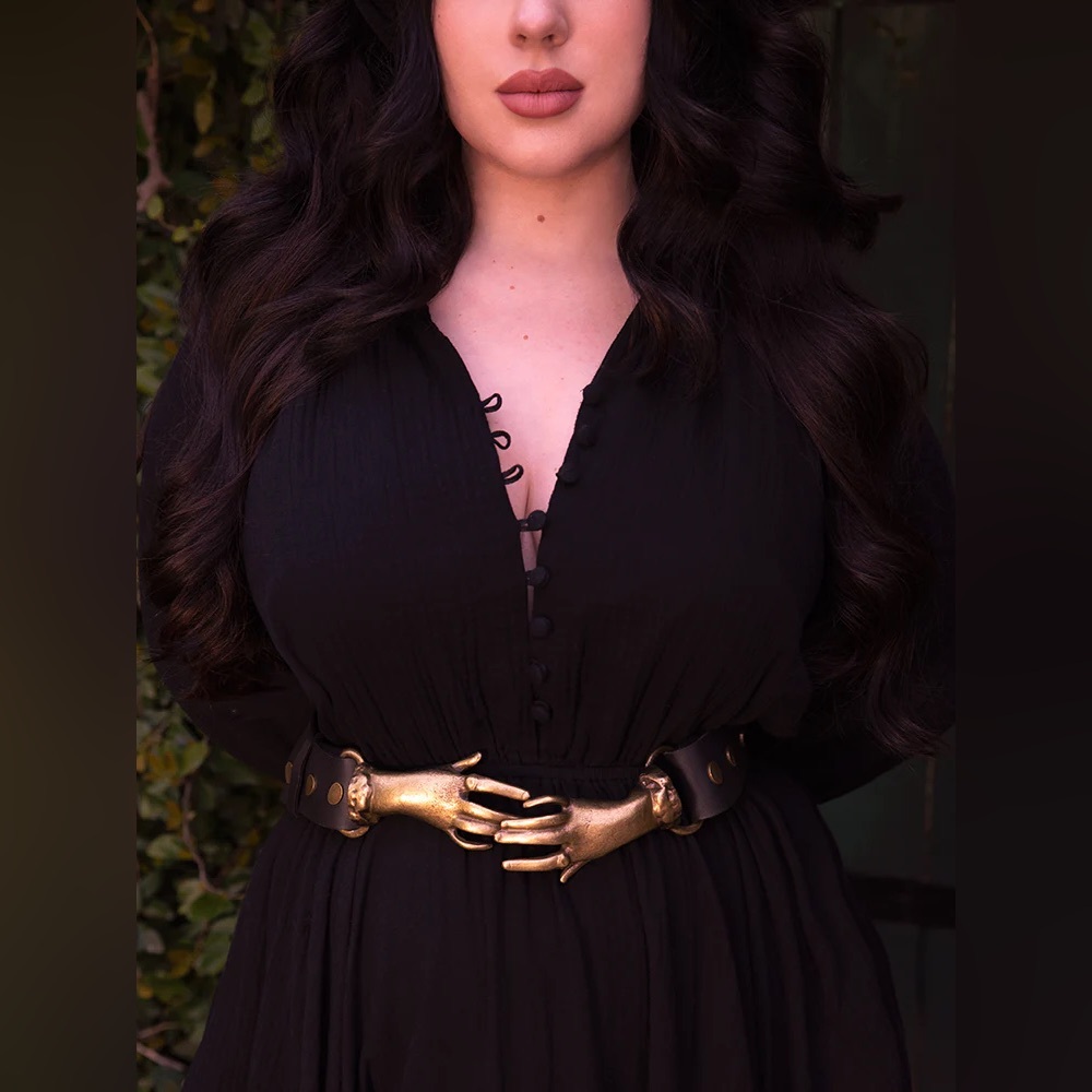 **SOLD** Victorian Hands Belt in Antique Brass, Size M - La Femme en Noir